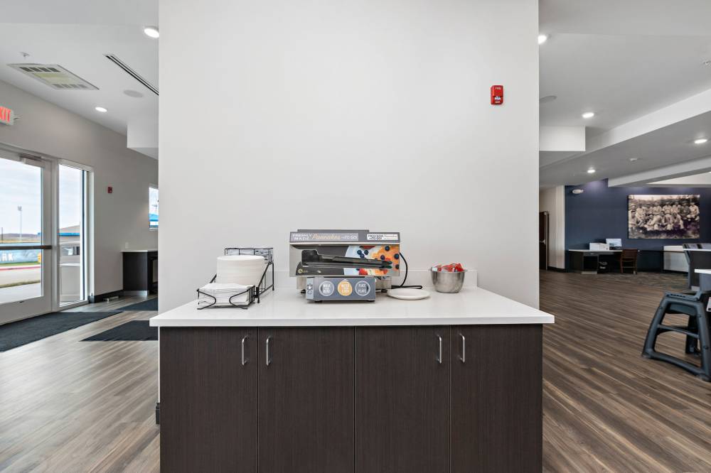 Holiday Inn Exp Parkville By Ihg 10