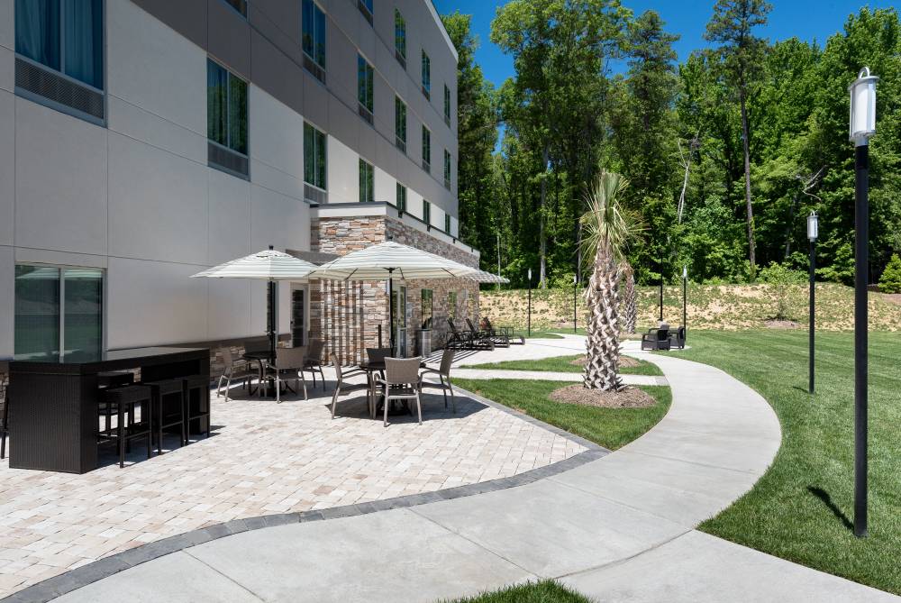 Holiday Inn Exp Stes Airport