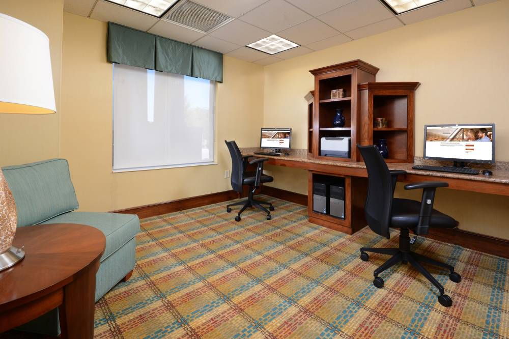 Holiday Inn Exp Stes Airport