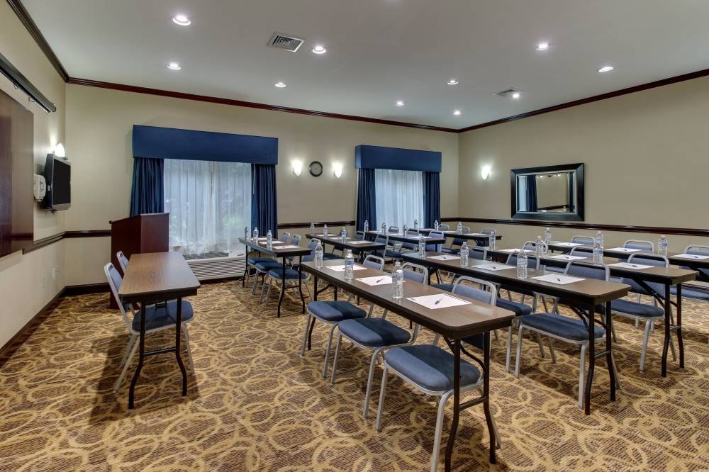 Holiday Inn Exp Stes Allentown West 6