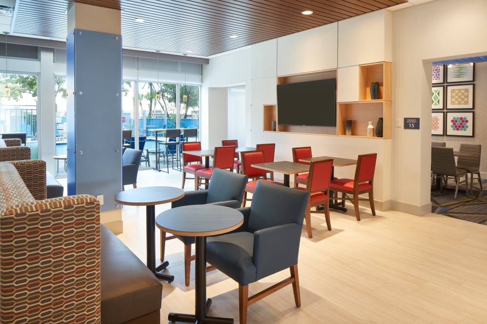Holiday Inn Exp Stes Doral 10