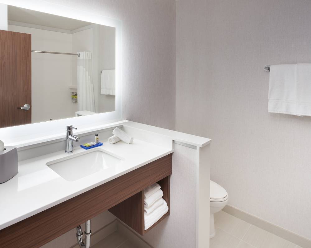 Holiday Inn Exp Stes Doral 5