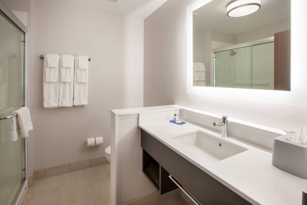 Holiday Inn Exp Stes Doral 2