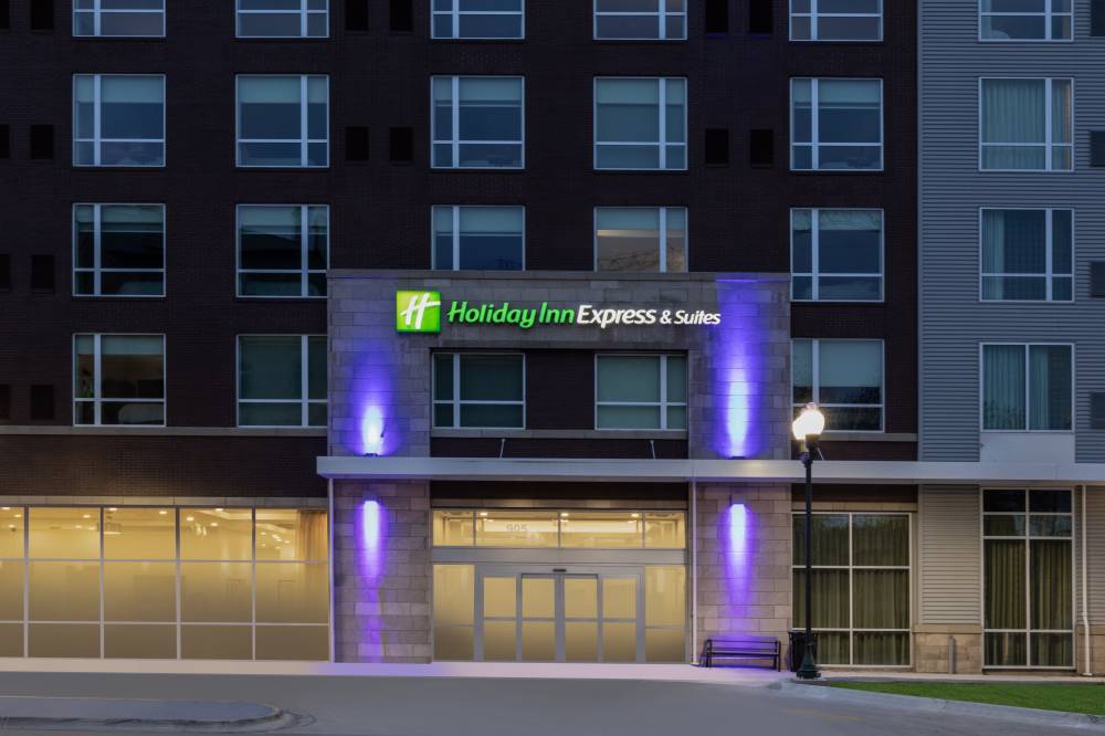 Holiday Inn Exp Stes Downtown 4