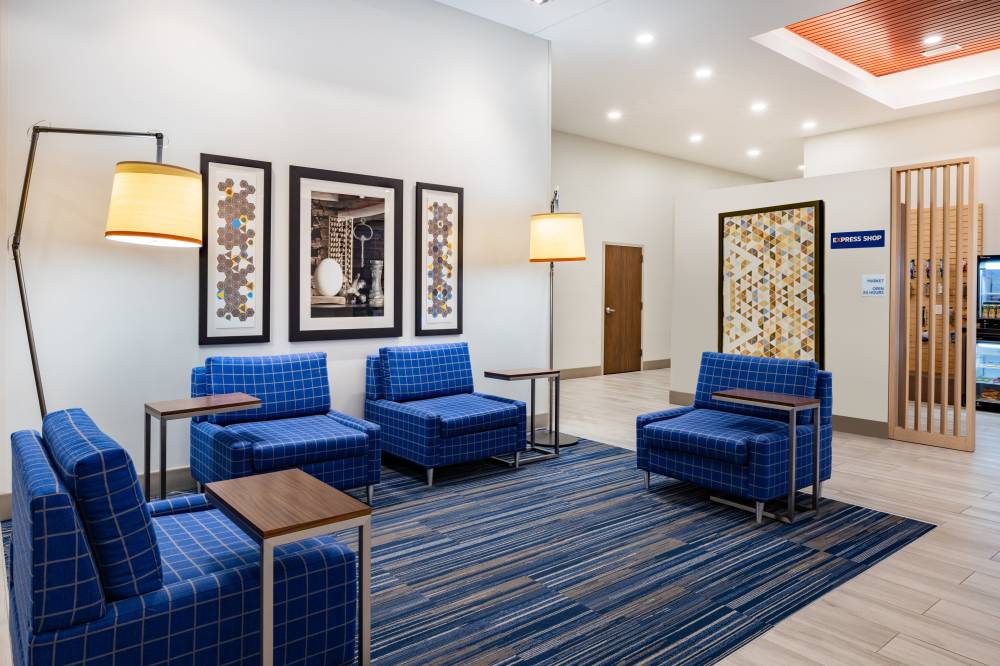 Holiday Inn Exp Stes Downtown 5