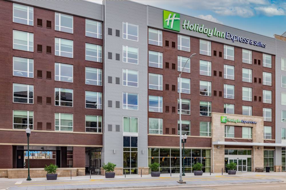 Holiday Inn Exp Stes Downtown 9