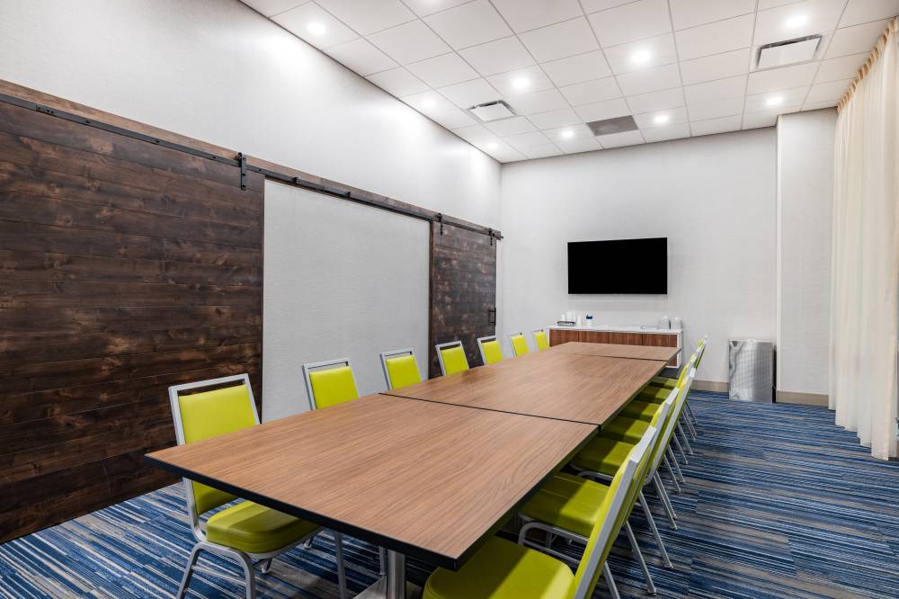 Holiday Inn Exp Stes Downtown 10