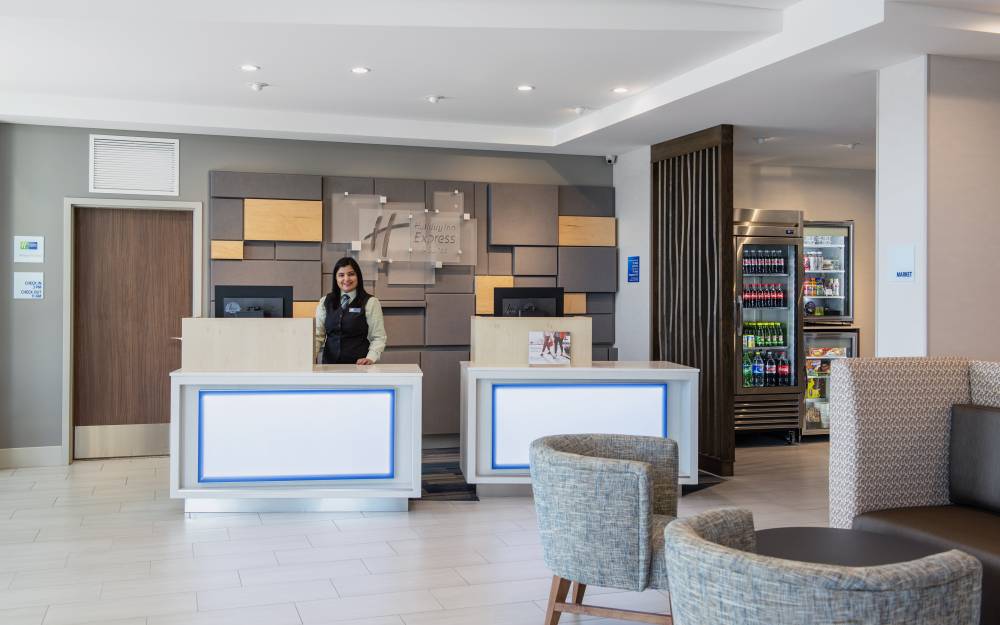 Holiday Inn Exp Stes East 4