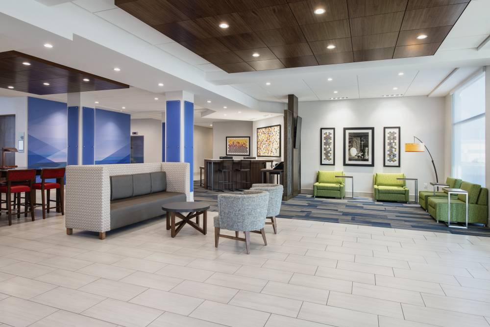 Holiday Inn Exp Stes East 2