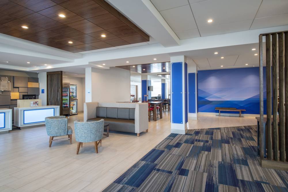 Holiday Inn Exp Stes East 10