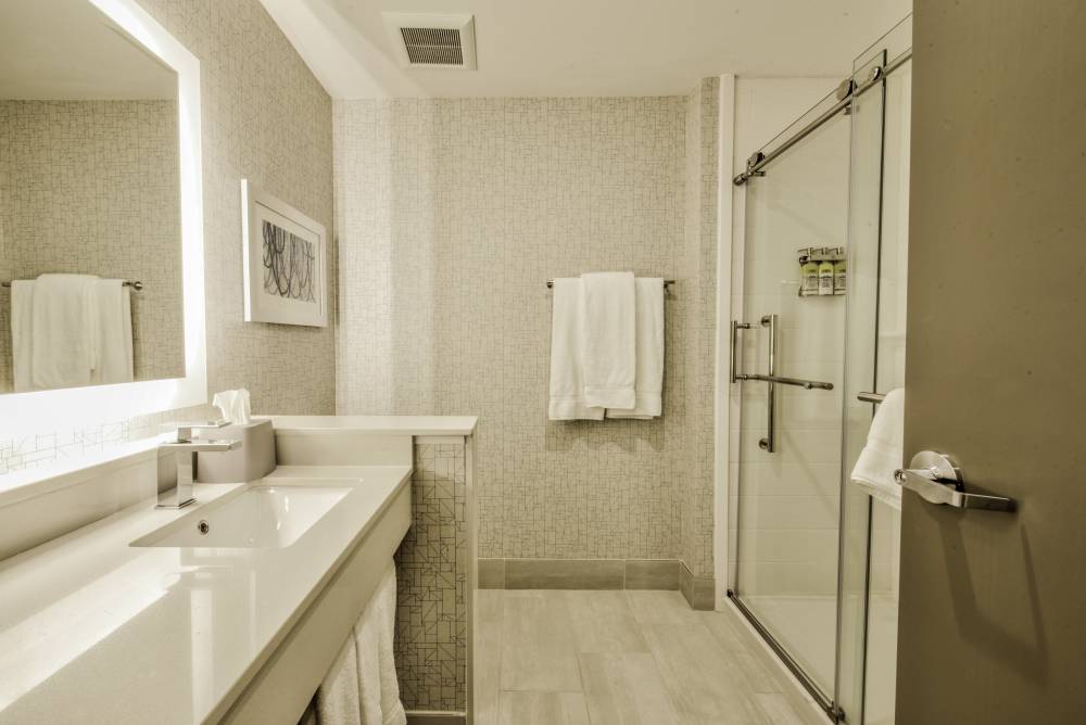 Holiday Inn Exp Stes Farm Brch 2