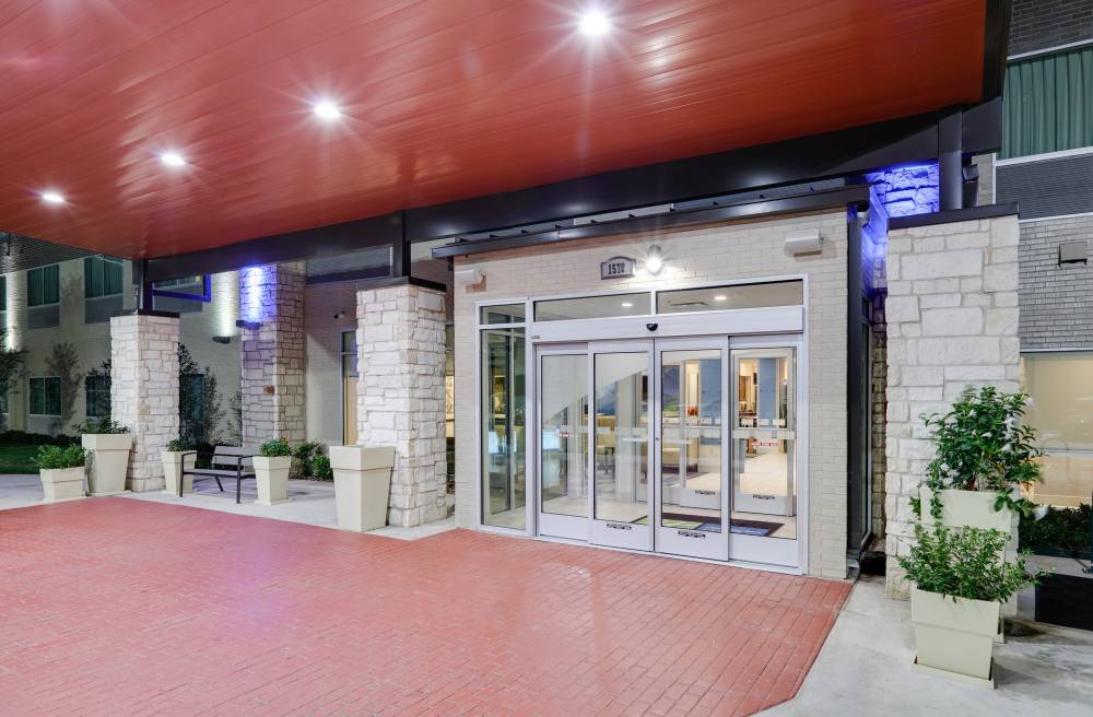 Holiday Inn Exp Stes Farm Brch 8