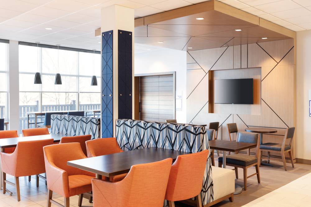 Holiday Inn Exp Stes Hawthorne Elmsford  6