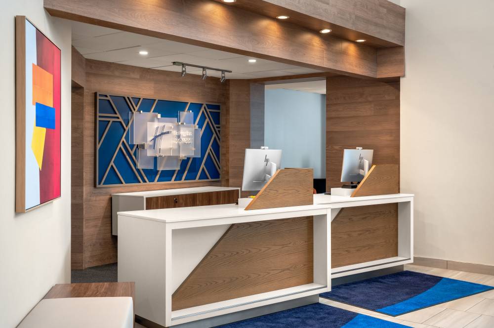 Holiday Inn Exp Stes Hawthorne Elmsford  8