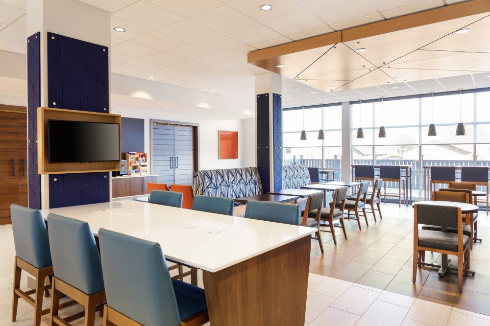 Holiday Inn Exp Stes Hawthorne Elmsford  5