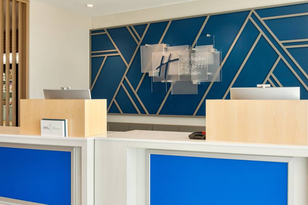 Holiday Inn Exp Stes Hayward By Ihg 1