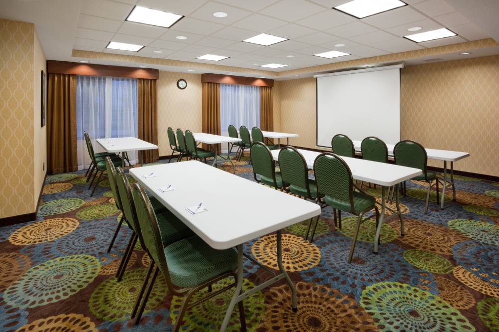 Holiday Inn Exp Stes 8