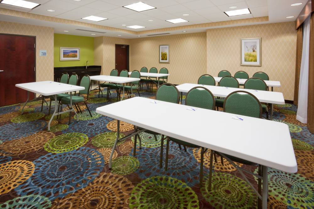 Holiday Inn Exp Stes 9
