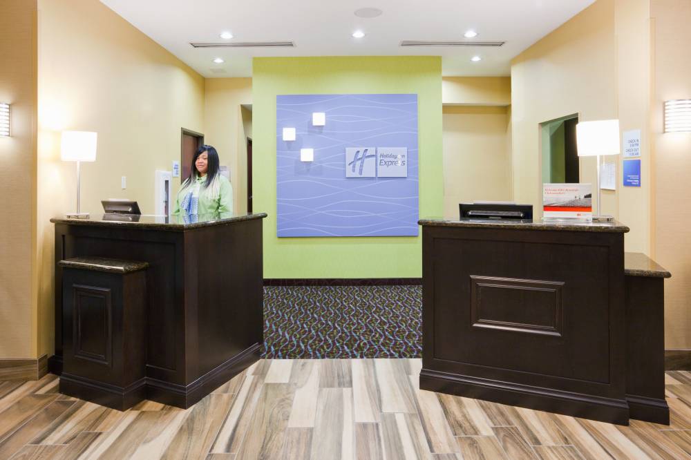 Holiday Inn Exp Stes 10