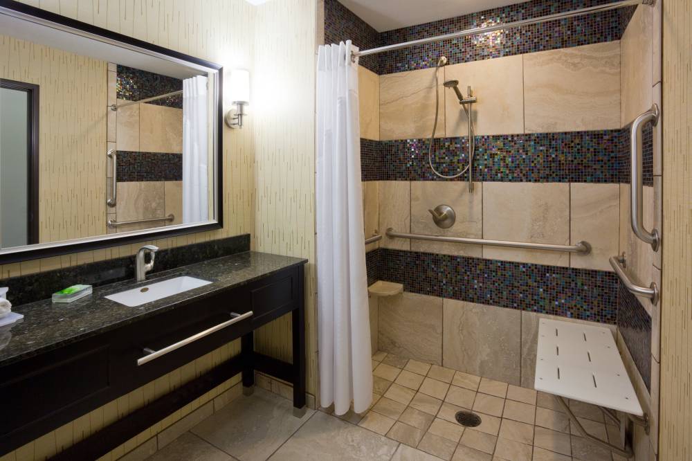 Holiday Inn Exp Stes 5