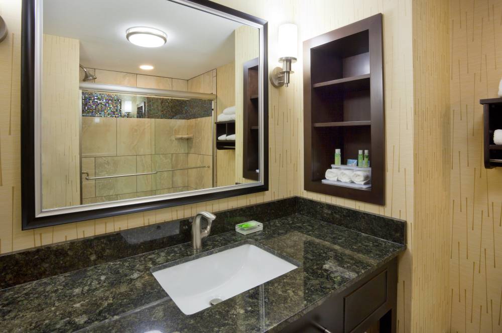 Holiday Inn Exp Stes 4