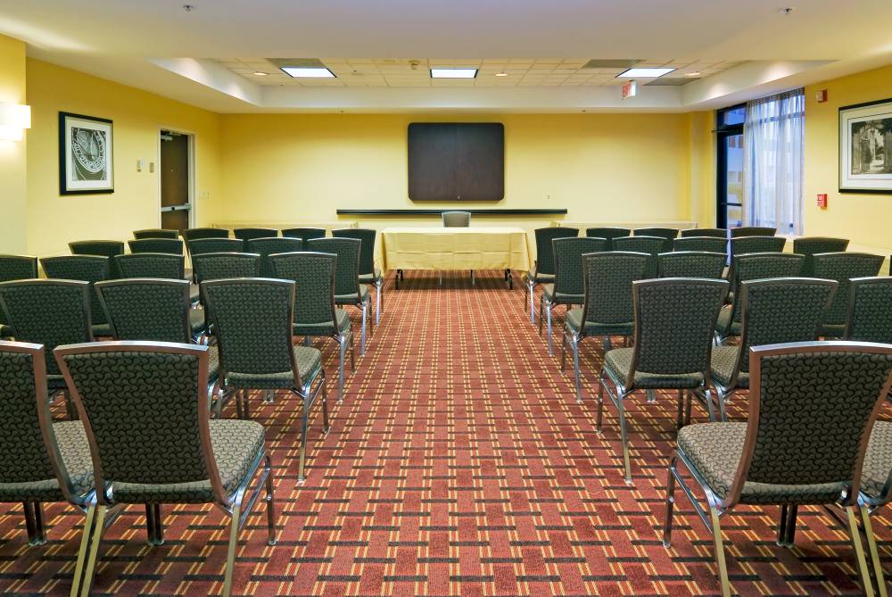 Holiday Inn Exp Stes Kendall E 5