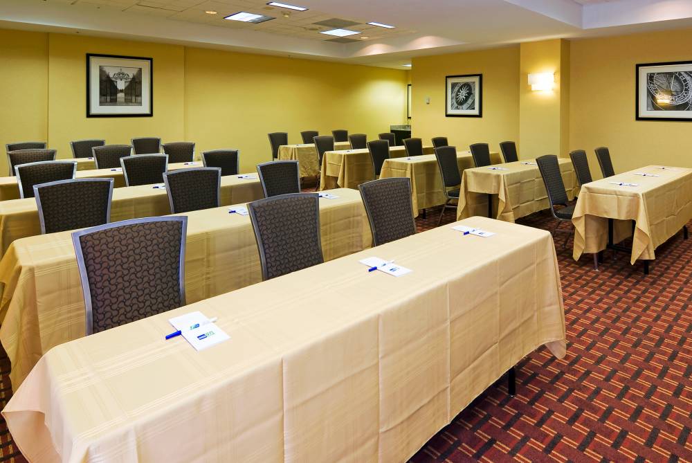 Holiday Inn Exp Stes Kendall E 4