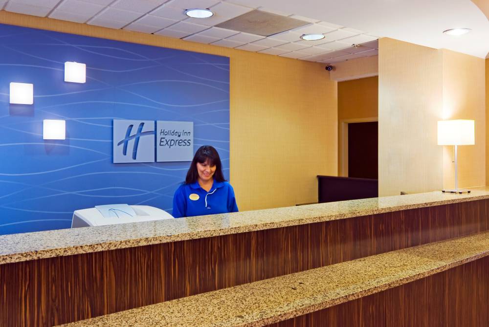 Holiday Inn Exp Stes Kendall E 6