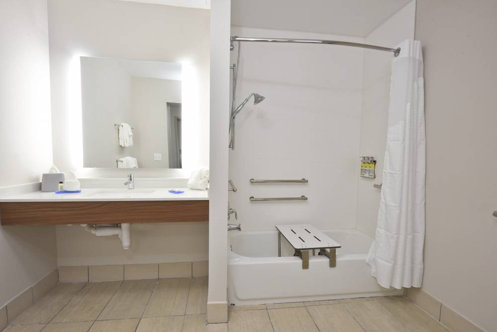 Holiday Inn Exp Stes Lake Nona 3