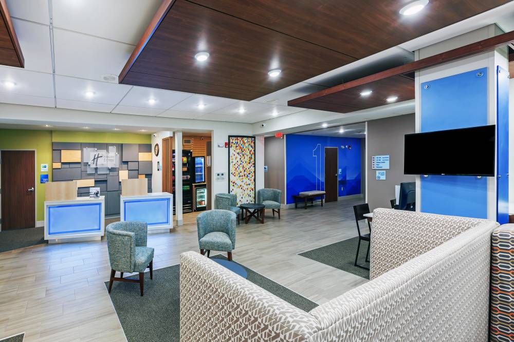 Holiday Inn Exp Stes Lewisvill 8