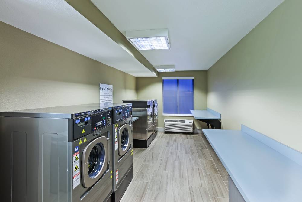 Holiday Inn Exp Stes Lewisvill 3