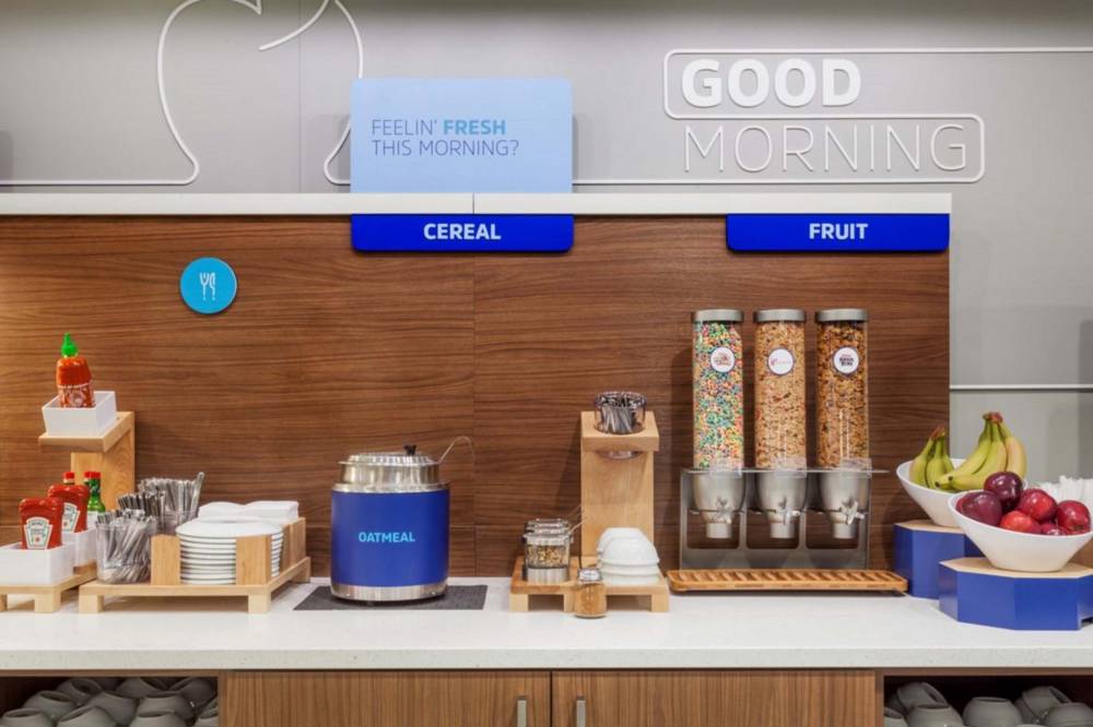 Holiday Inn Exp Stes Med Six F 8