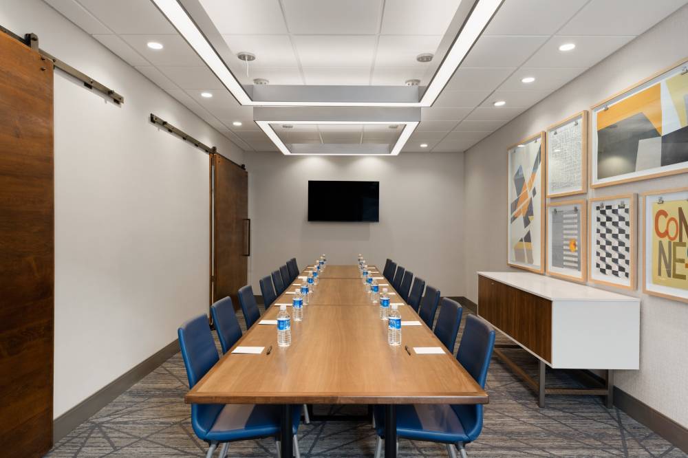Holiday Inn Exp Stes Midtown By Ihg 5