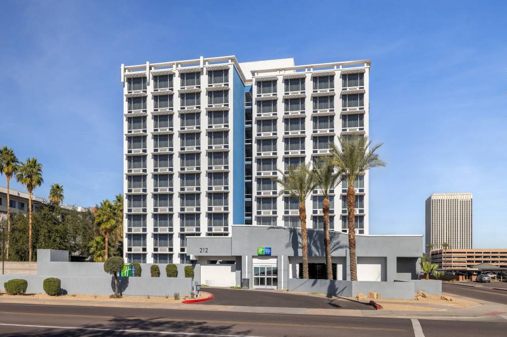 Holiday Inn Exp Stes Midtown By Ihg 3