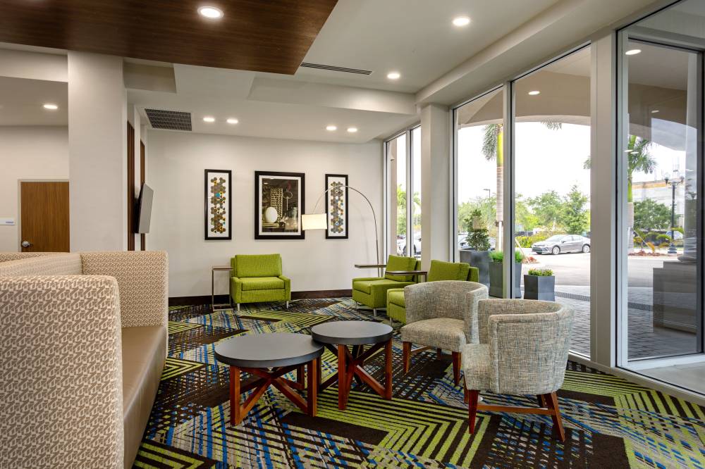 Holiday Inn Exp Stes Miramar 7