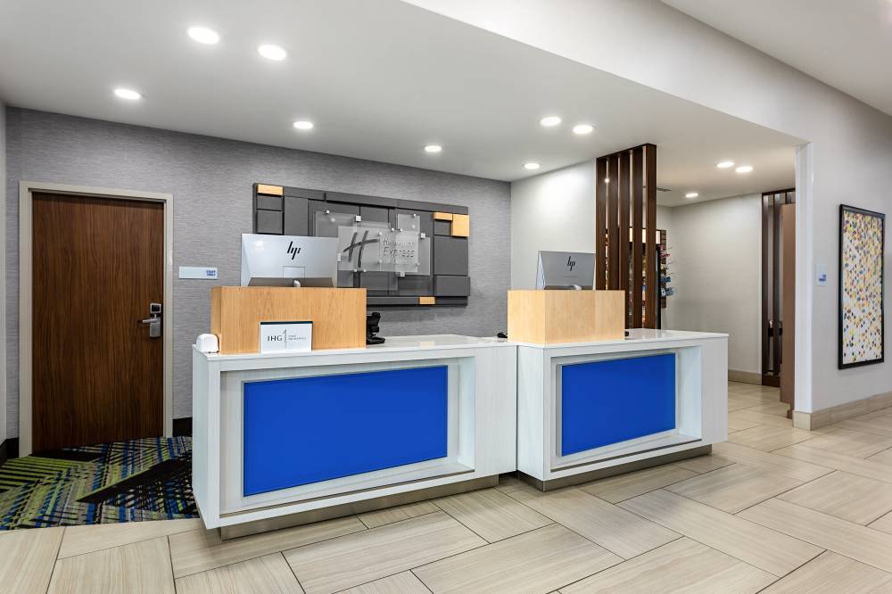 Holiday Inn Exp Stes Miramar 8