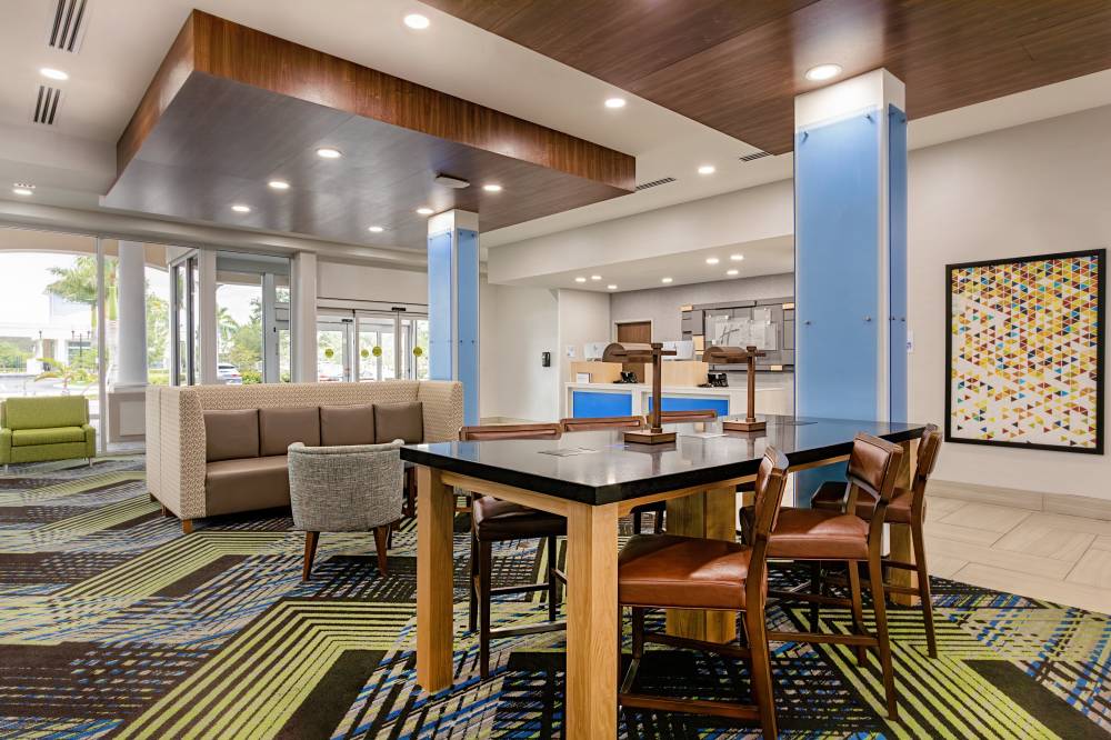 Holiday Inn Exp Stes Miramar 6
