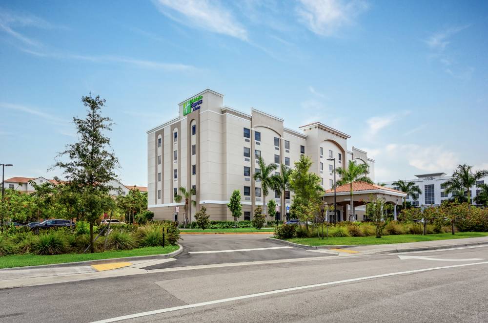 Welcome to our hotel in beautiful Miramar, Florida