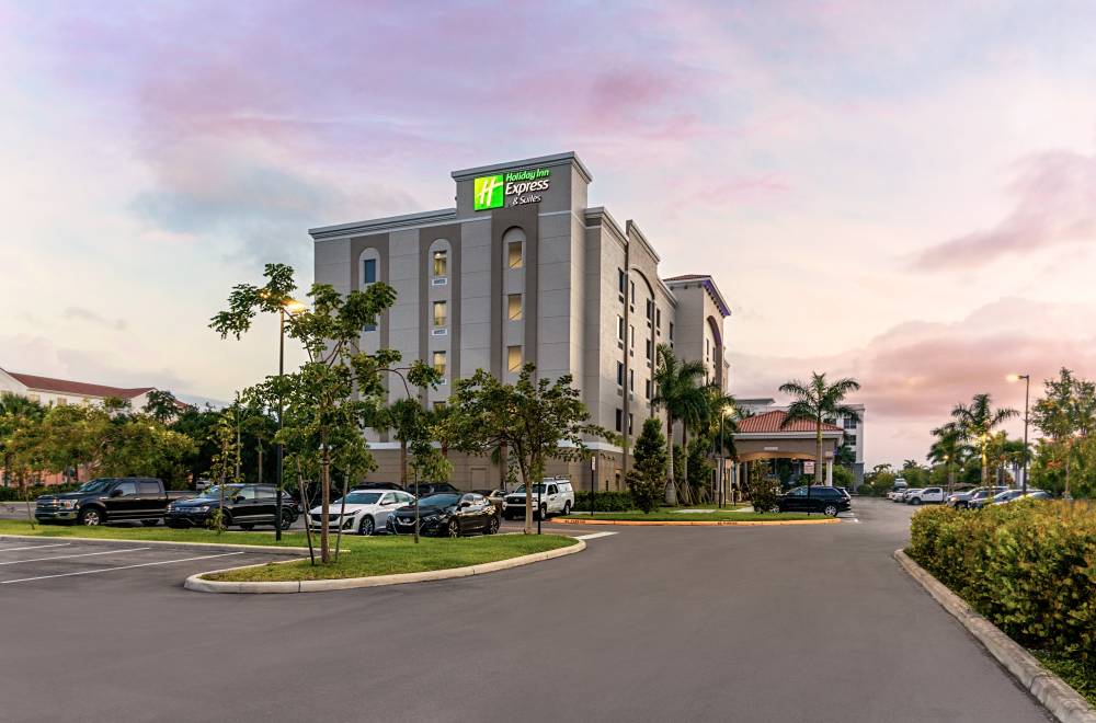 Holiday Inn Exp Stes Miramar 9