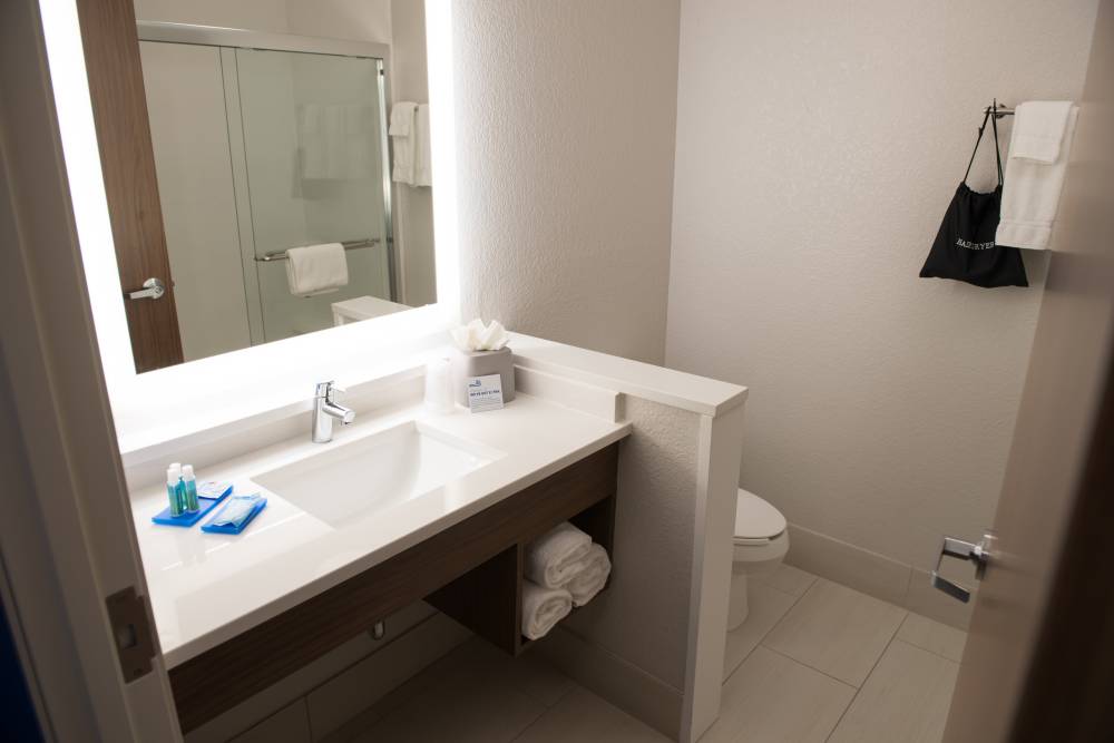 Holiday Inn Exp Stes Mishawaka 3