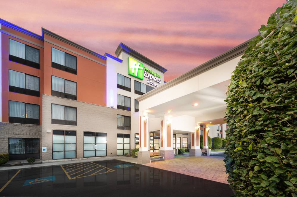 Welcome to the Holiday Inn Express Hotel & Suites 