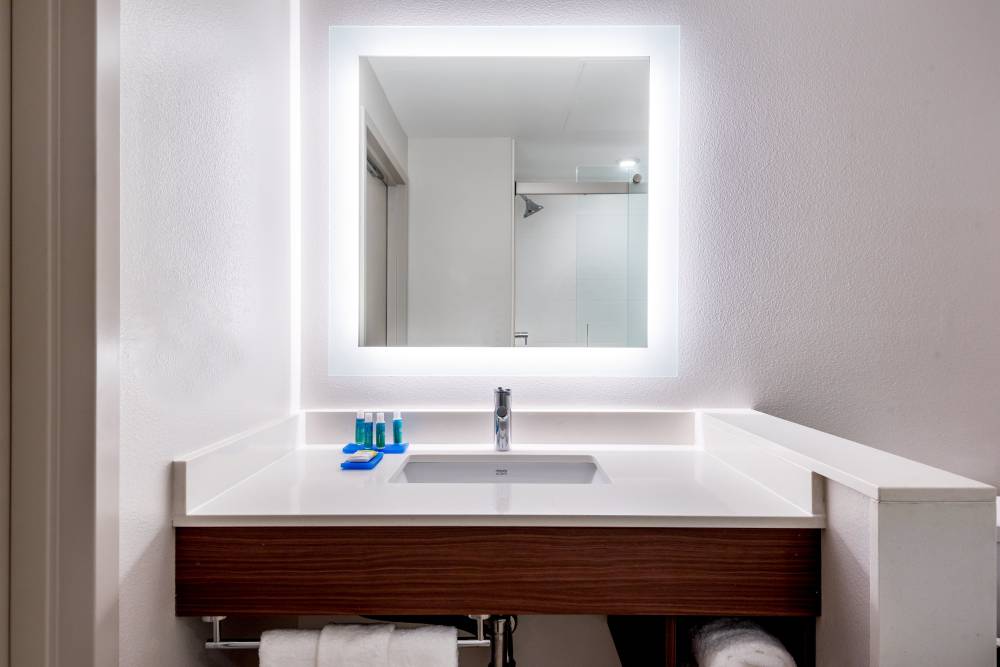 Holiday Inn Exp Stes Santa Ana 8