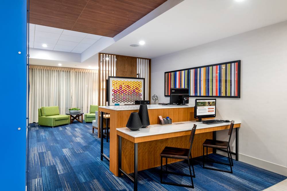Holiday Inn Exp Stes Santa Ana 3