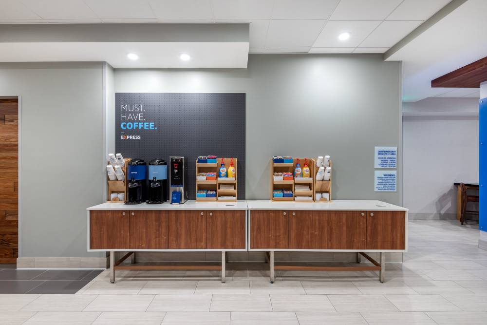 Holiday Inn Exp Stes Santa Ana 5