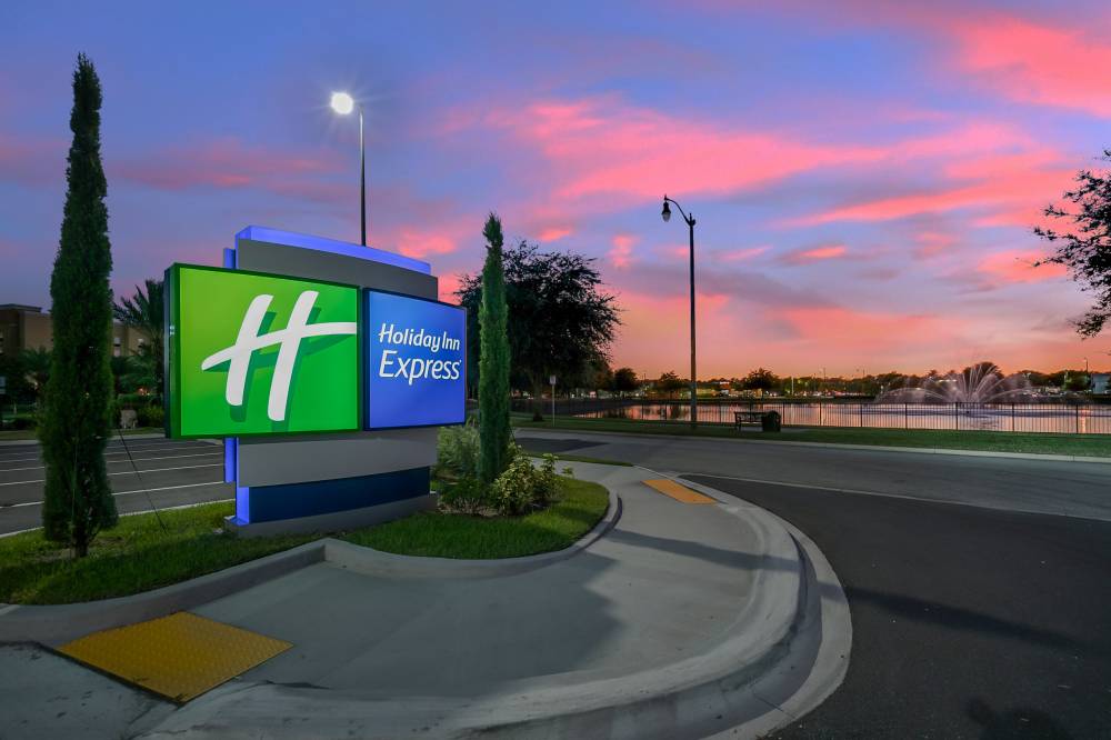 Holiday Inn Exp Stes South Bartram Prk 5