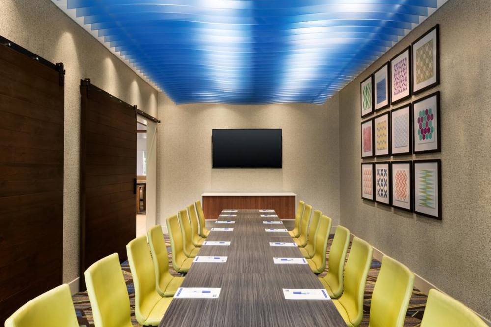 Holiday Inn Exp Stes Tipp City 6