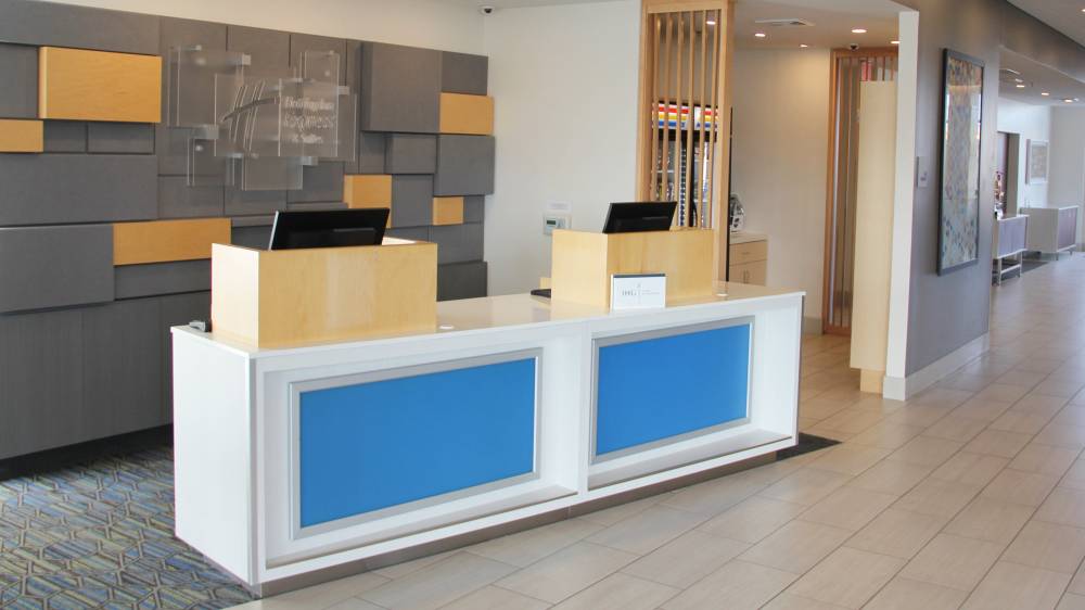 Holiday Inn Exp Stes West I-94 7