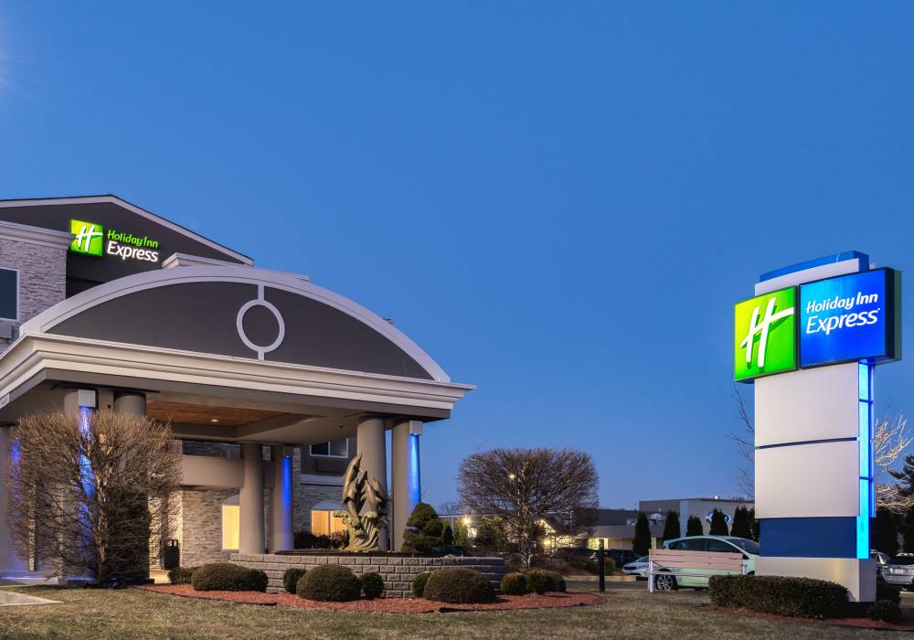 Holiday Inn Express Branford 4