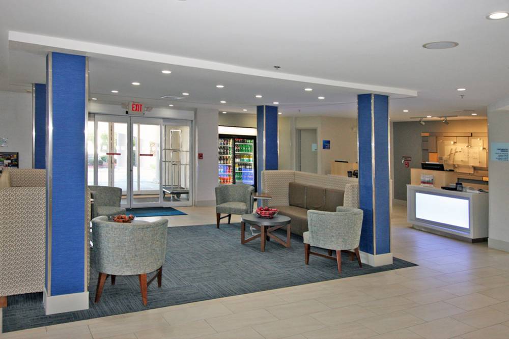 Holiday Inn Express Branford 8