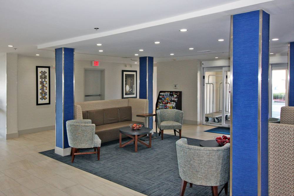 Holiday Inn Express Branford 9